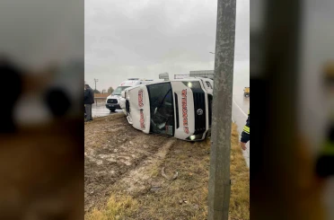 Yolcu minibüsü devrildi: 7 yaralı 