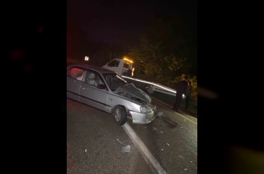 Yolda kalan aracı almak için giden çekiciye otomobil çarptı 