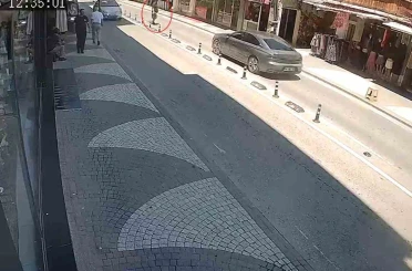 Yolun karşısına geçen engelli yayaya otomobil çarptı 