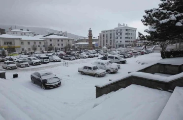Yozgat’ta kar bereketi: Hem doğa sevindi hem çocuklar 