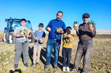 Yozgat’ta pancar mesaisi sürüyor, 6 aylık emeğin ürünleri yüzleri güldürüyor 