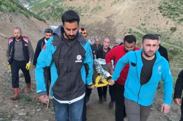 Yüksekova kırsalında zorlu kurtarma operasyonu: 6 saatlik mücadelenin ardından hastaneye ulaştırıldı 