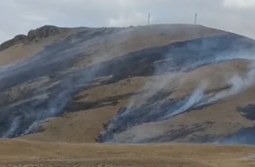 Yüksekova’da anız yangını 
