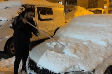 Yüksekova’da kar kalınlığı 15 santimetreye ulaştı 
