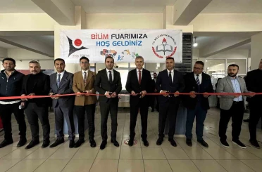 Yüksekova’da öğrencilerin bilimsel çalışmaları görücüye çıktı 