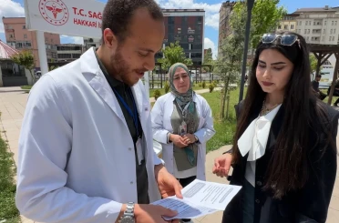 Yüksekova’da sağlık ekiplerinden ’sokakta sigarayı bırakma’ seferberliği 