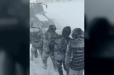 Yüksekova’da taziyeye gidenler fırtınaya yakalandı 