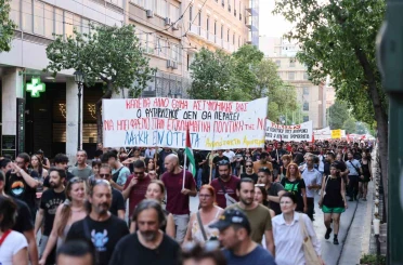 Yunanistan’da polisin açtığı ateş sonucu ölen otizmli genç için protesto düzenlendi 