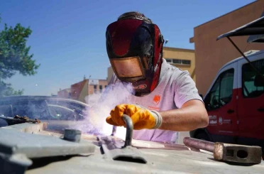 Yunusemre’de çöp konteynerlerine yaz mesaisi 