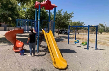 Yunusemre’de parklar çocuklar için yenileniyor 