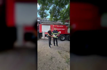 Yuvasında mahsur kalan leyleği itfaiye kurtardı 