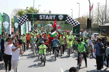 Yüzlerce kişi Sumud filosuna destek için pedal çevirdi 
