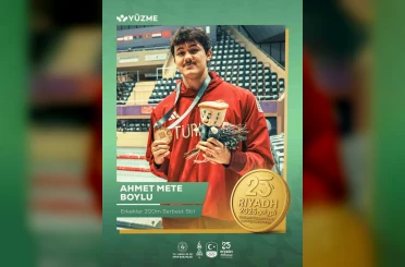 Yüzmede karışık bayrak takımları altın madalya kazandı 