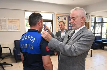 Zabıta amirliğine terfi eden personelin rütbesini Başkan Başdeğirmen taktı
