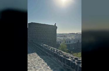 Zabıta ekipleri intihar girişiminde bulunan kadını ikna etti 