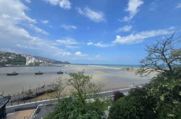 Zonguldak Limanı yağışların ardından sarıya büründü 