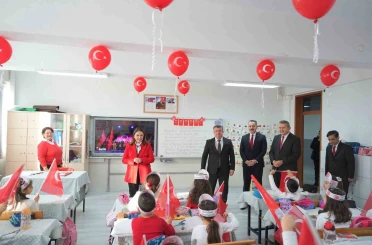 Zonguldak’ta ikinci dönemin ilk dersi ’Bayrak Sevgisi’ oldu 