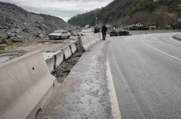 Zonguldak’ta kontrolden çıkan araç kaza yaptı 