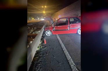 Zonguldak’ta otomobil bariyerlere çarptı: 1 yaralı 
