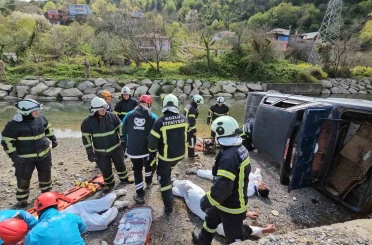 Zonguldak’taki sel ve taşkın tatbikatı gerçeğini aratmadı 