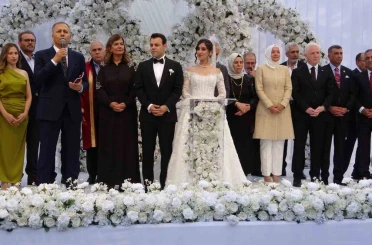 Zorluoğlu ve Gökmen ailelerin mutlu günü: Diyarbakır Valisi’nin oğlu dünyaevine girdi 