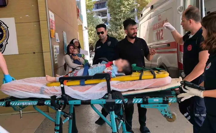 2 yaşındaki çocuk 3. kattan beton zemine düştü
