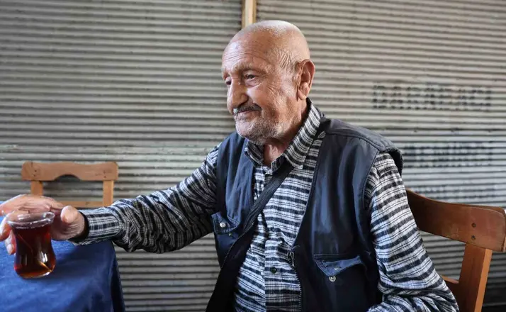 86 yaşında, her gün 8 kilometre yürüyor
