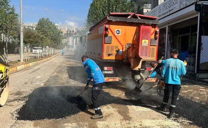 Adıyaman’da 6 mahallede yol onarımı yapılıyor
