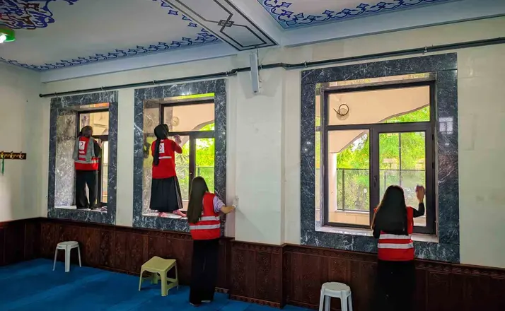Ağrı’da Kızılay gönüllüleri Merkez Camii’ni temizledi
