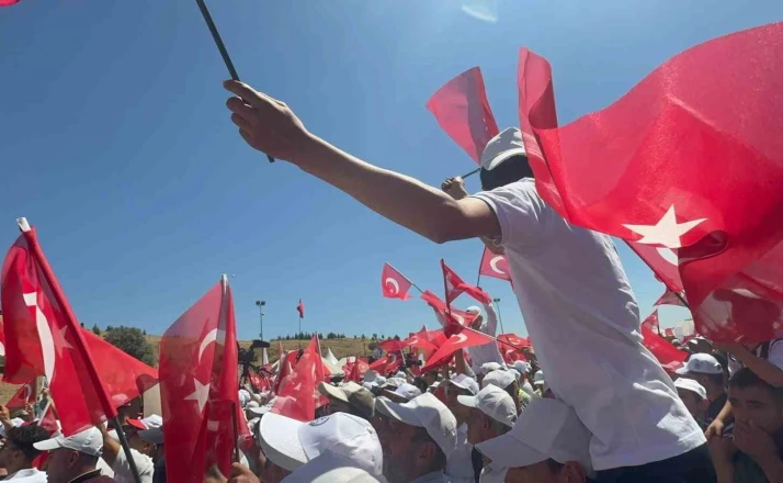 Ahlat’ta 1071 Zaferi coşkusu: Türkiye’nin dört bir yanından vatandaşlar buluştu 