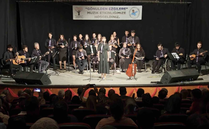 Ahlat’ta "Gönülden Ezgilere" gecesi: Özel bireyler ve öğrencilerden unutulmaz konser 
