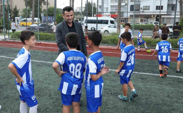 Akdenizli yüzlerce çocuk sporla geleceğe hazırlanıyor 