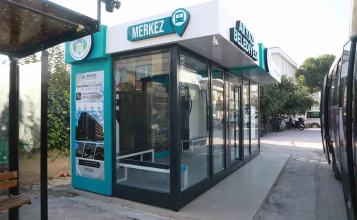Akyazı’da ilk ’Akıllı Durak’ hizmete girdi
