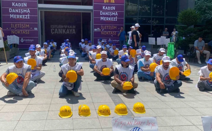 Alacaklarının ödenmediğini iddiasıyla bir araya gelen Doruk Madencilik çalışanları, Çankaya Belediyesi önünde eylem yaptı 