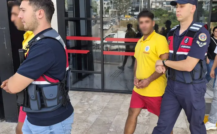 Alanya’da market çalışanını bıçaklayan 2 kardeş tutuklandı

