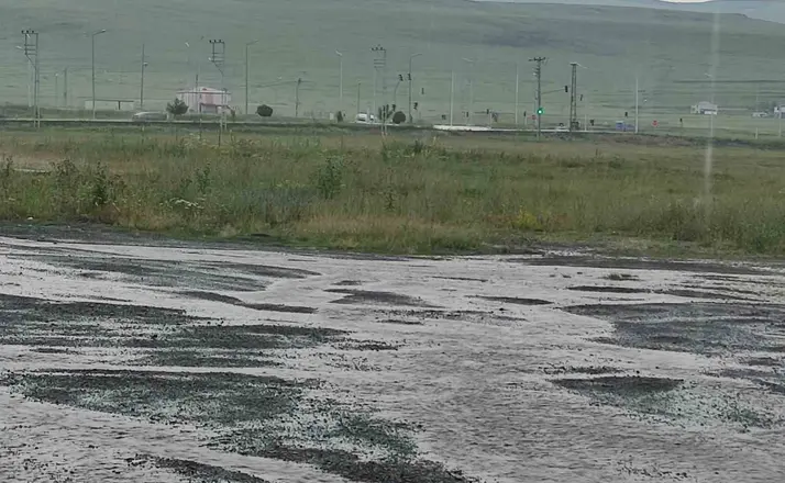 Ardahan’da sağanak yağış etkili oldu
