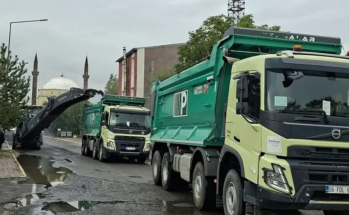 Arpaçay’da vatandaşlar sıcak asfalta kavuştu
