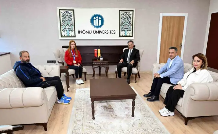 Avrupa Şampiyonu Hatice Akbaş’tan Rektör Akpolat’a ziyaret
