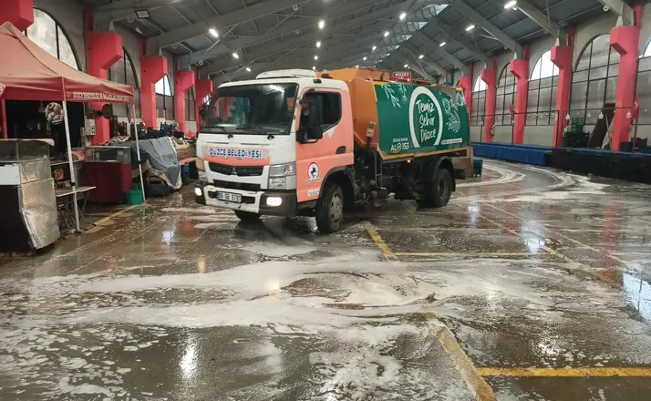 Aziziye kapalı pazaryeri yıkandı
