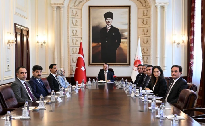 Bakan Gürlek, Muhsin Yazıcıoğlu’nun ailesiyle görüştü 
