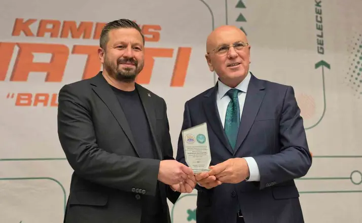 Balıkesir Üniversitesinde Türkiye Yüzyılı Zirvesi düzenlendi

