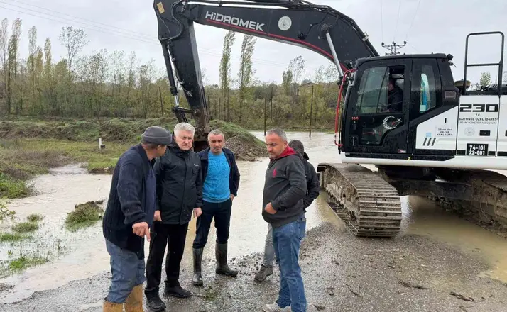 Bartın’da 15 saatte 14 sel, 12 çatı uçması ihbarı yapıldı
