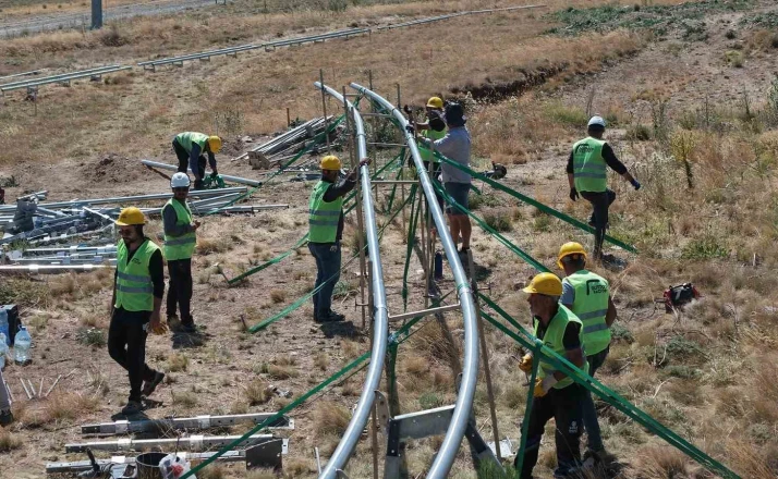 Başkan Büyükkılıç’ın Erciyes’teki yeni projesi yükseliyor: dağ kızağında raylar yerine oturuyor 
