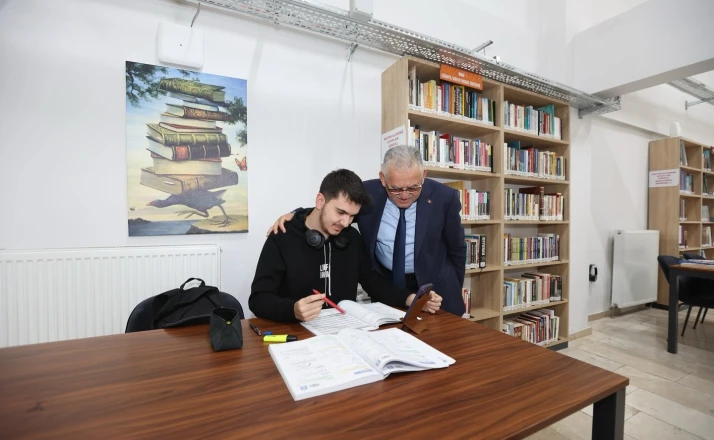 Başkan Büyükkılıç’ın "Okuyan ve Okutan Şehir" vizyonu Kayseri’yi Türkiye’nin zirvesine taşıdı 