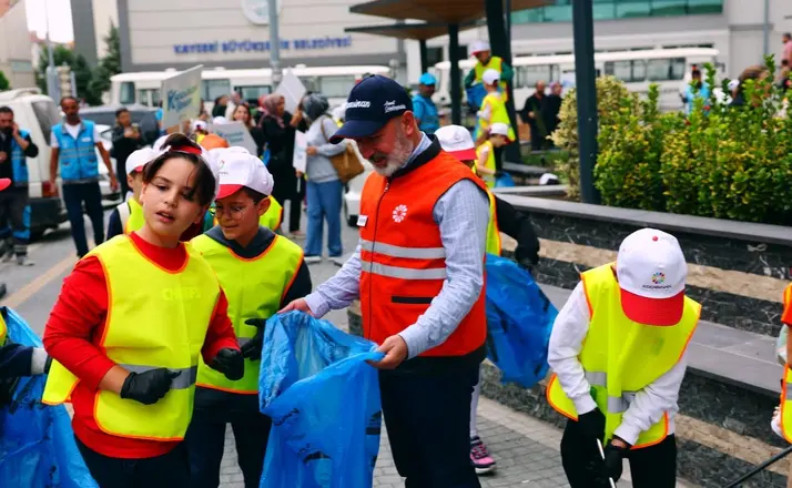 Başkan Çolakbayrakdar: "Daha güzel bir gelecek için durmadan çalışıyoruz"
