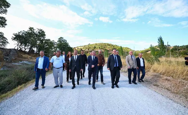 Başkan Dutlulu, Demirci’de 12 mahalleye ulaşım sağlayan yolu inceledi

