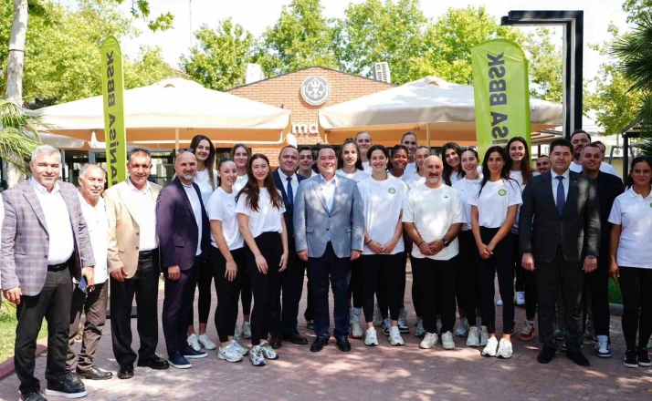Başkan Dutlulu, voleybol ve hentbol takımlarıyla buluştu 