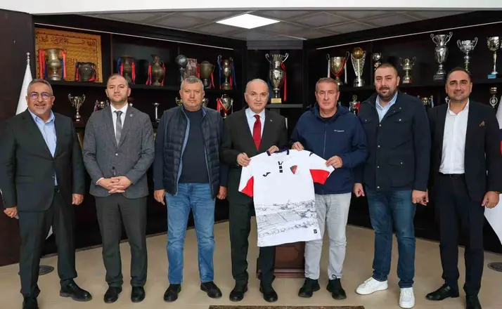 Başkan Özlü futbolculara bir araya geldi
