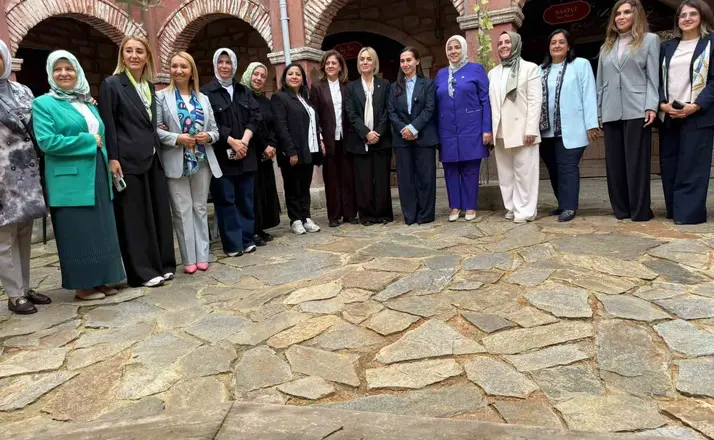 Başkan Tekin, ’Kadınla Yükselen Şehirler: Suyun İzinde’ programına katıldı
