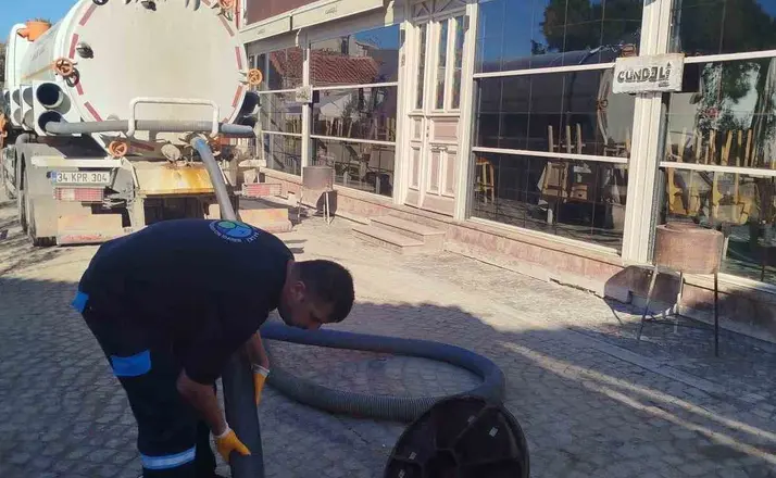 BASKİ’’den Ayvalık’ta kanalizasyon temizliği

